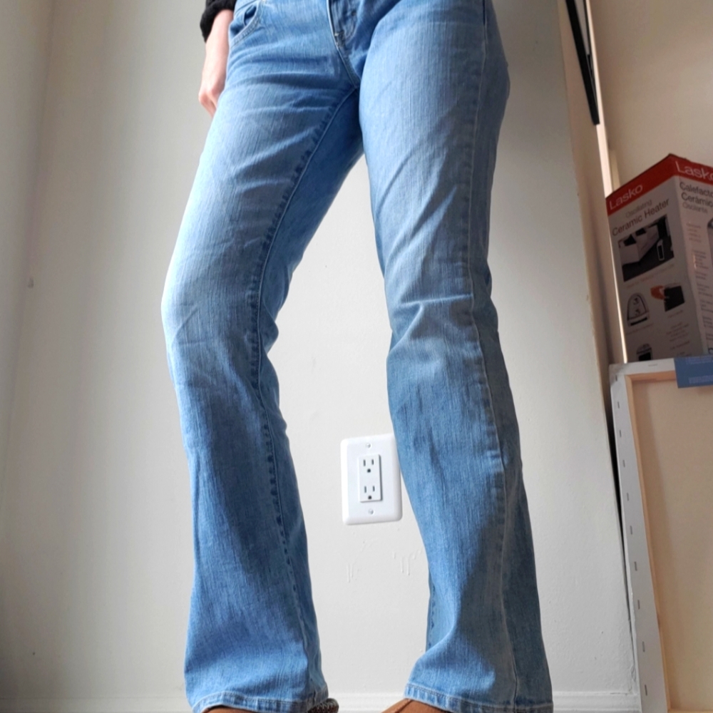 AE Kick Boot Low Rise Jeans